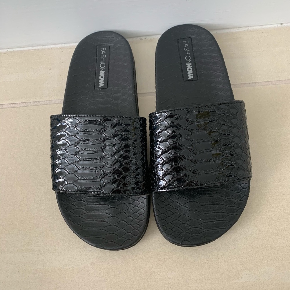 Fashion Nova NEW Black Sandal Slides